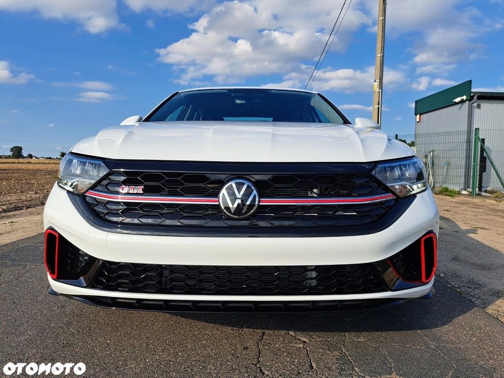 Volkswagen Jetta - 4