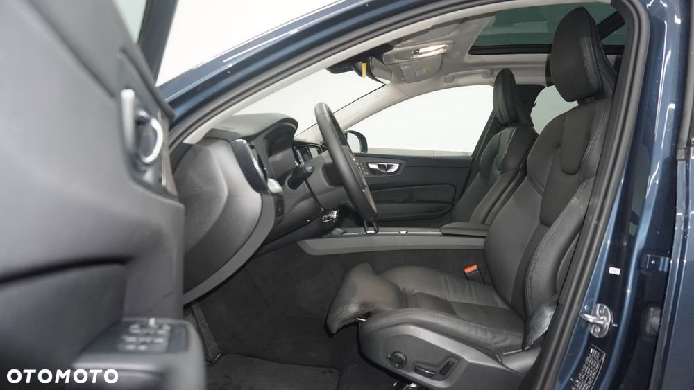 Volvo XC 60 B5 B AWD Plus Dark - 12