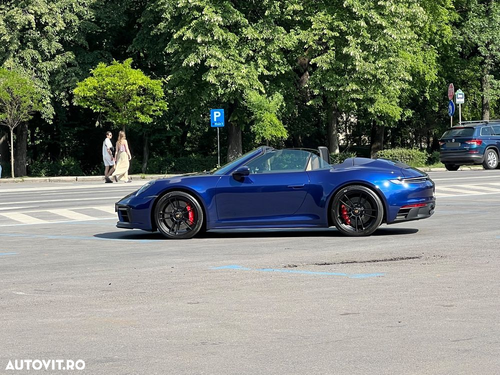 Porsche 911 Carrera 4 GTS PDK - 4
