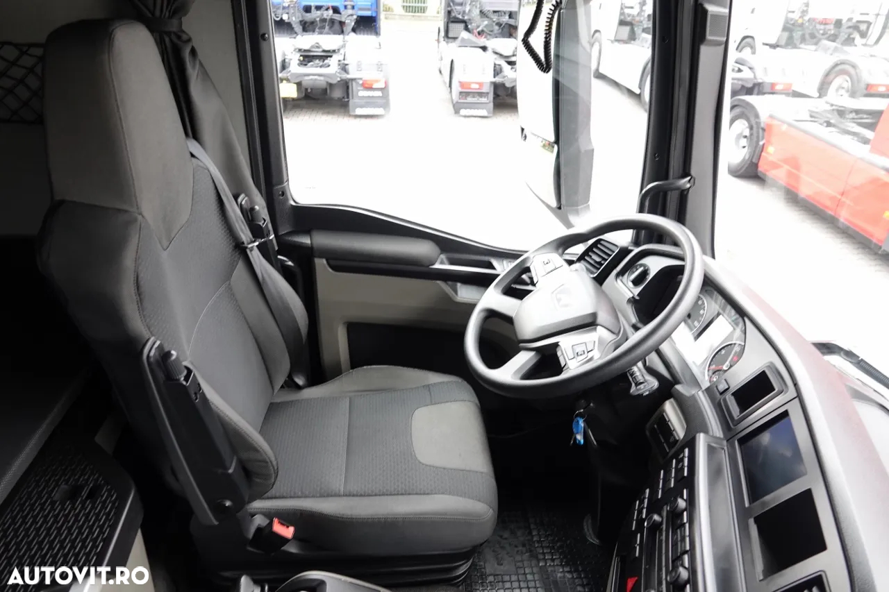 MAN TGS 26.360 / 6x2 / FRIGIDER -8.2 M / CARRIER SUPRA 850 GENERATOR / LIFTARE / UȘĂ LATERALĂ / 2022 / DUPĂ CONTRACTUL DE SERVICE - 32