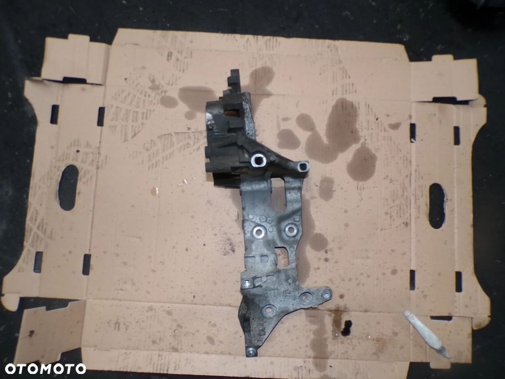 Łapa alternatora Passat Audi Skoda 1.6 2.0 TDI 04L903143B - 1