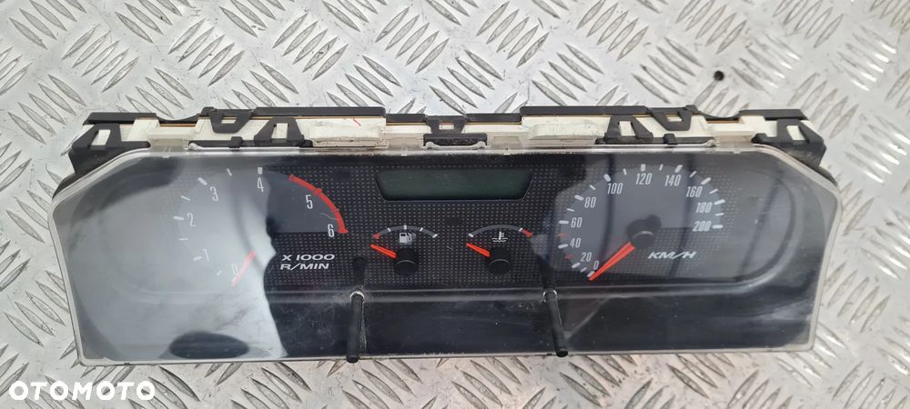 Nissan Terrano II Lift 2.7 3.0 Licznik - 9