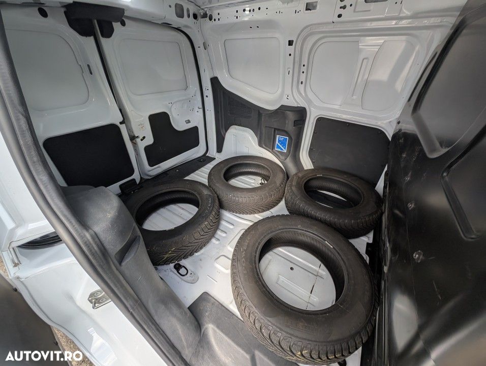 Ford Transit Courier - 15