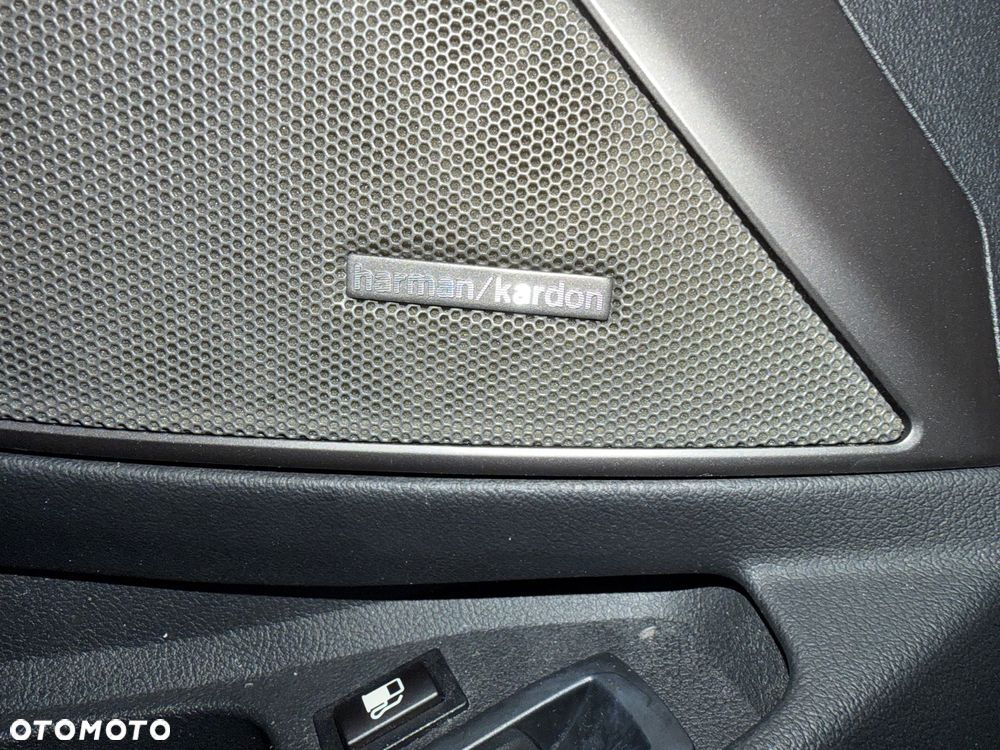 BMW Seria 3 330e M Sport - 13