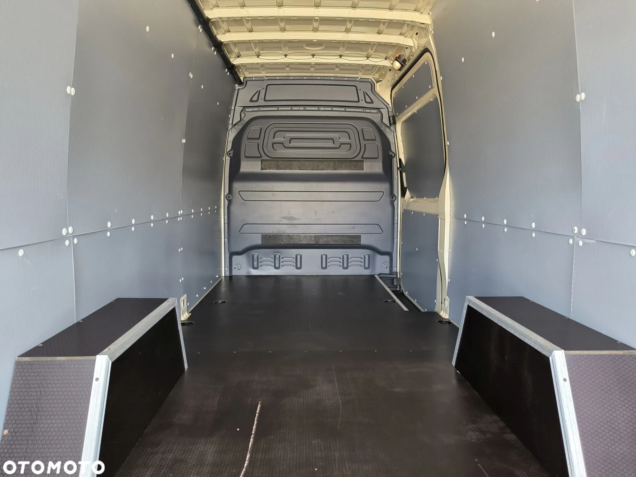 Mercedes-Benz Sprinter - 32