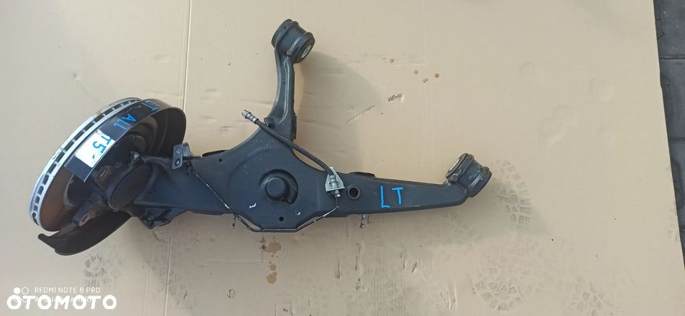 Wahacz tylny tył lewy piasta tarcza Volkswagen Transporter T5