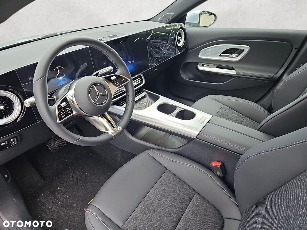 Mercedes-Benz CLA - 12