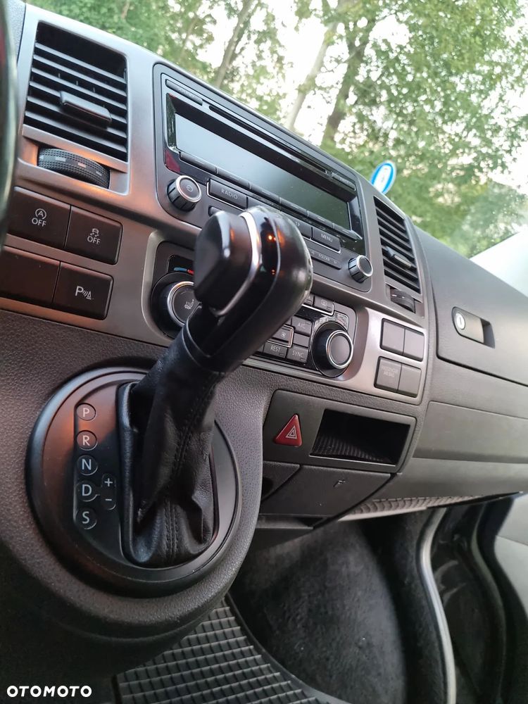 Volkswagen Caravelle - 12