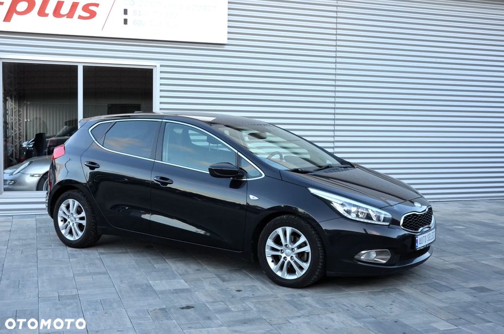Kia Ceed 1.6 CRDi 128 Dream Team Edition - 2