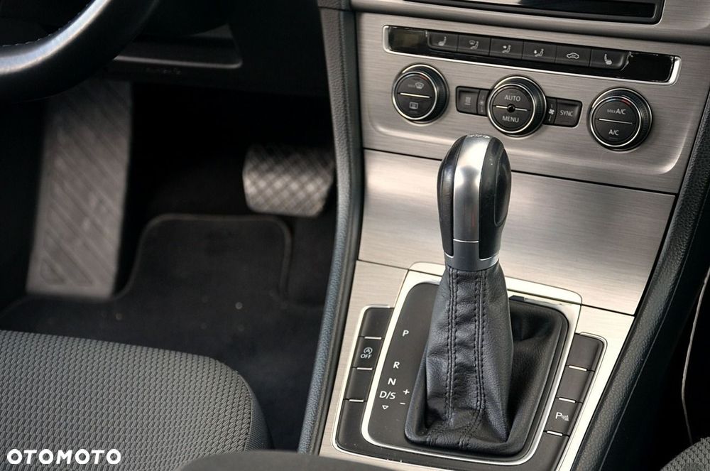Volkswagen Golf - 17