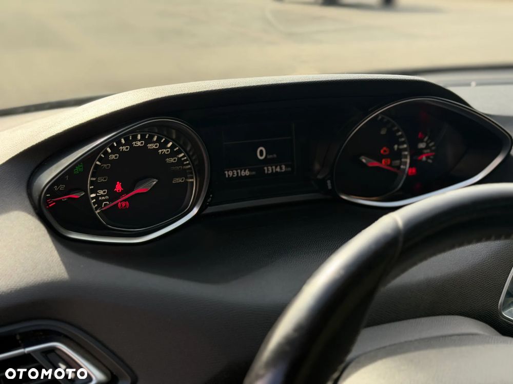Peugeot 308 1.6 BlueHDi Allure S&S - 12