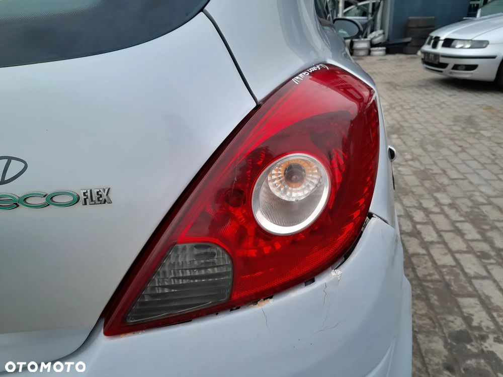 OPEL CORSA D LAMPA TYLNA PRAWA W BŁOTNIK 3D - 1