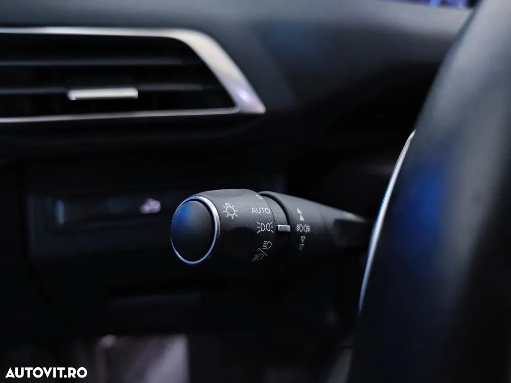 Peugeot 3008 1.2 PureTech S&S EAT8 Allure - 7