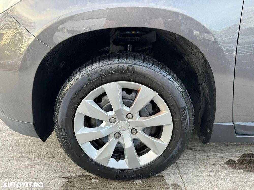 Peugeot 2008 1.2 L PureTech Allure - 9