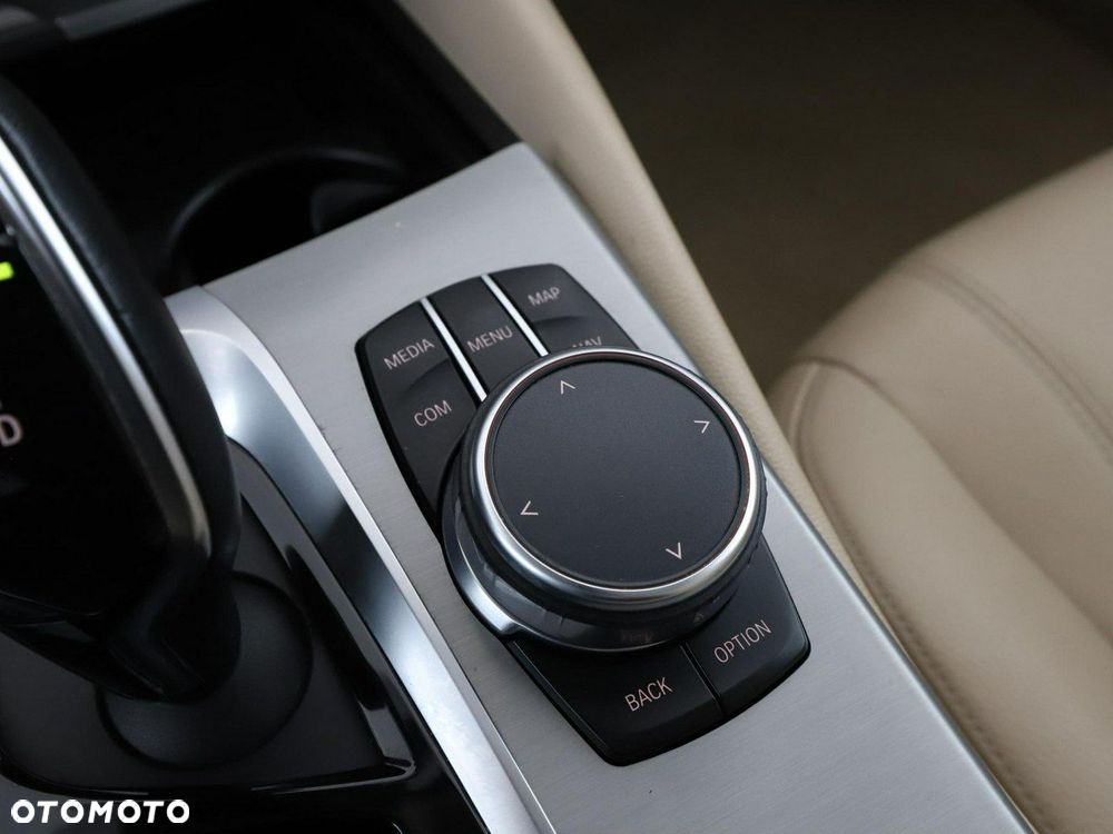 BMW Seria 5 520d xDrive - 32