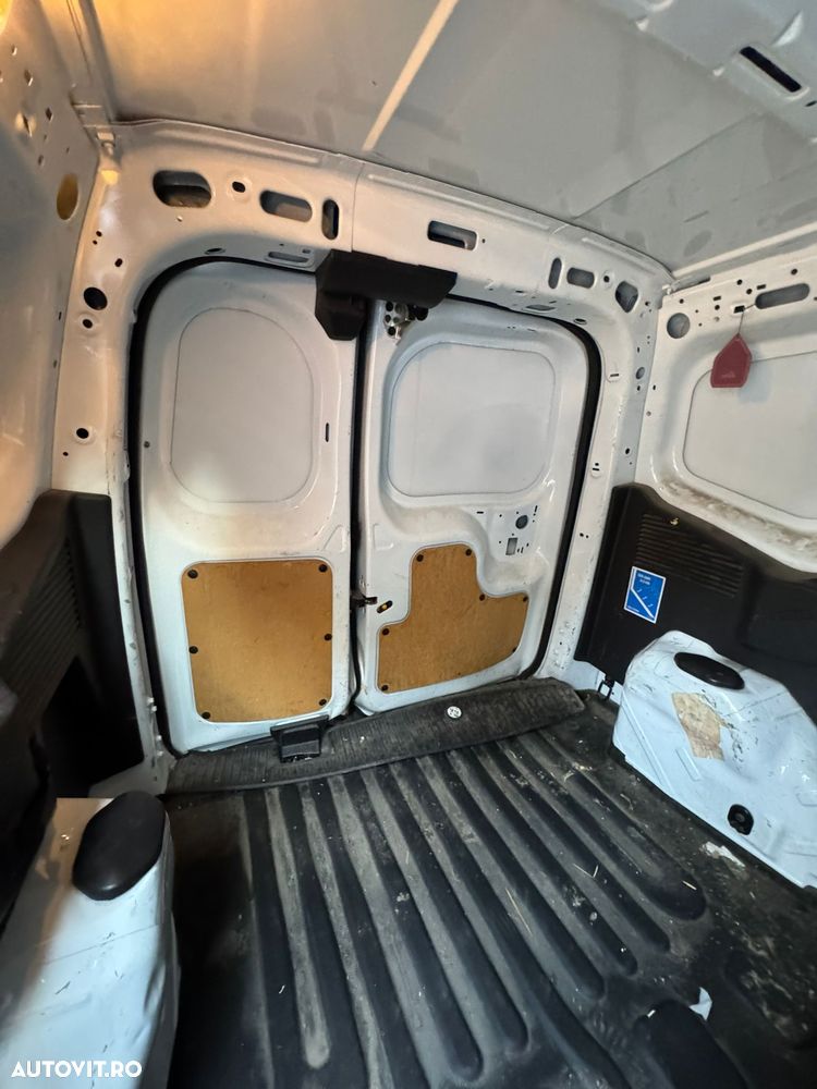 Ford Courier - 13