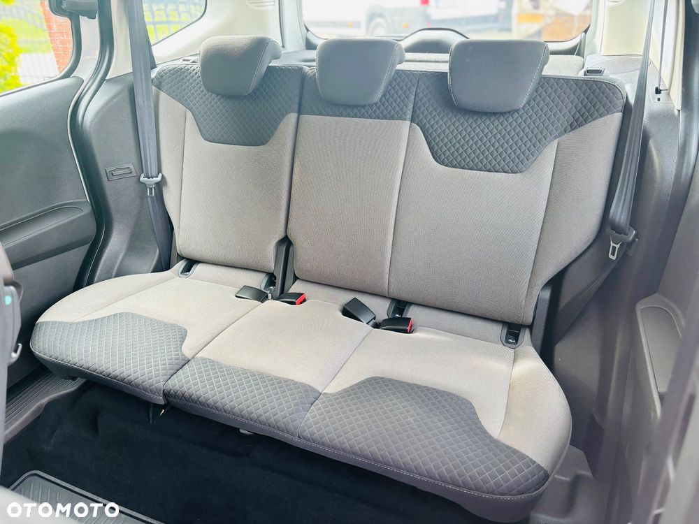 Ford Tourneo Courier - 12