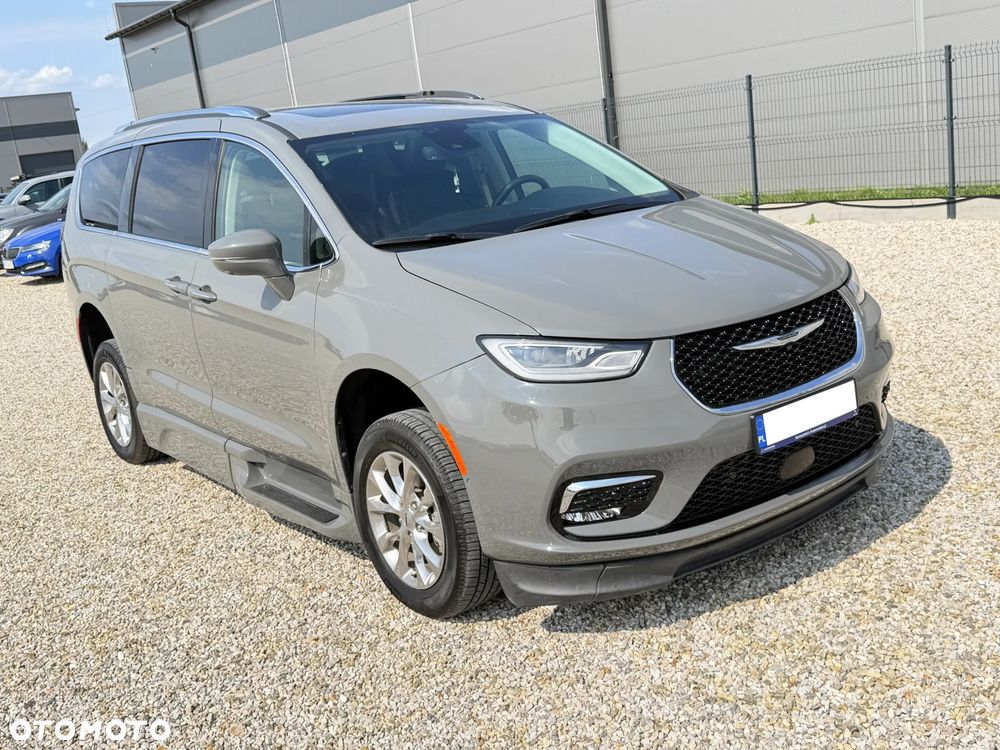 Chrysler Pacifica - 2