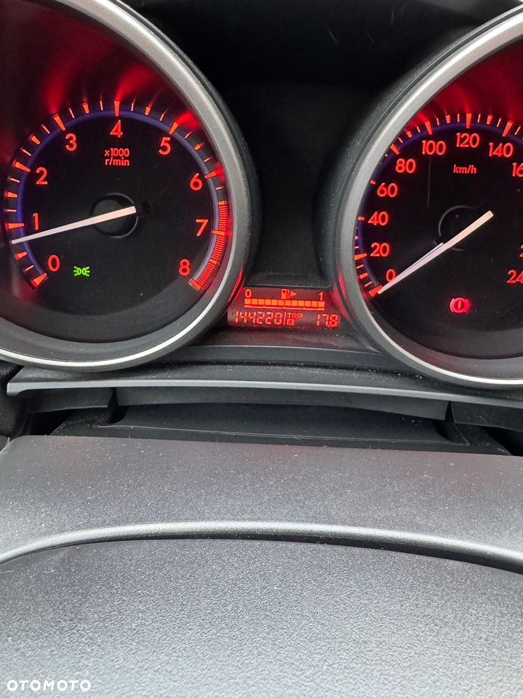 Mazda 3 2.0 Exclusive + - 9