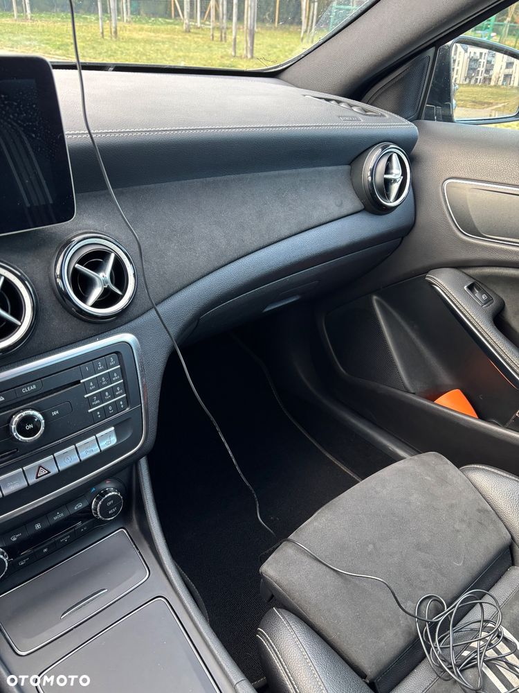 Mercedes-Benz GLA 200 7G-DCT - 9