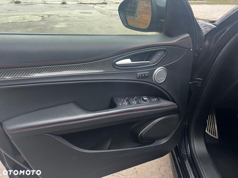Alfa Romeo Stelvio V6 2.9 Bi-Turbo AT8-Q4 Quadrifoglio - 6