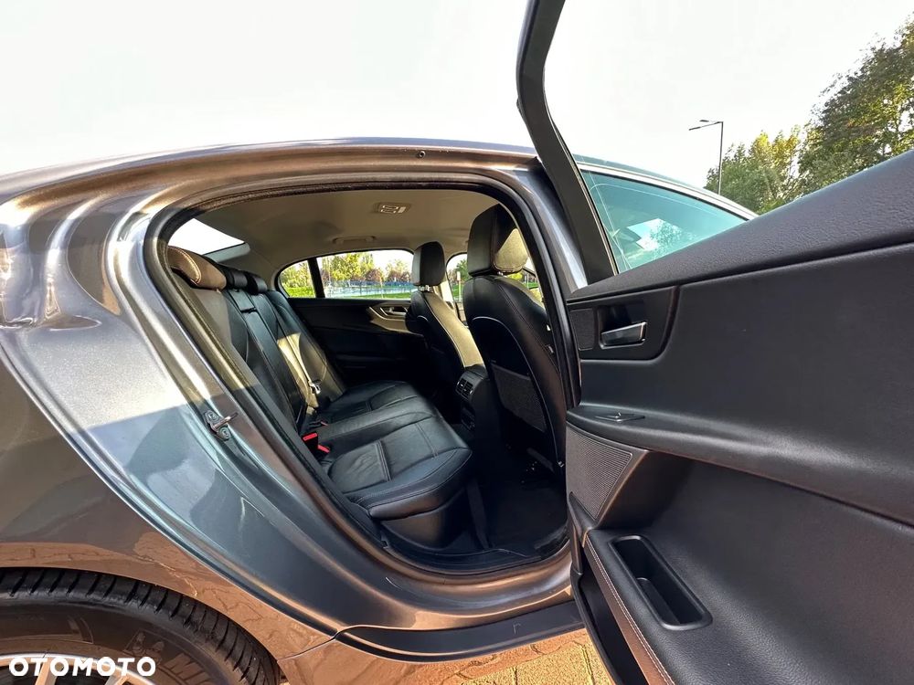 Jaguar XE - 26