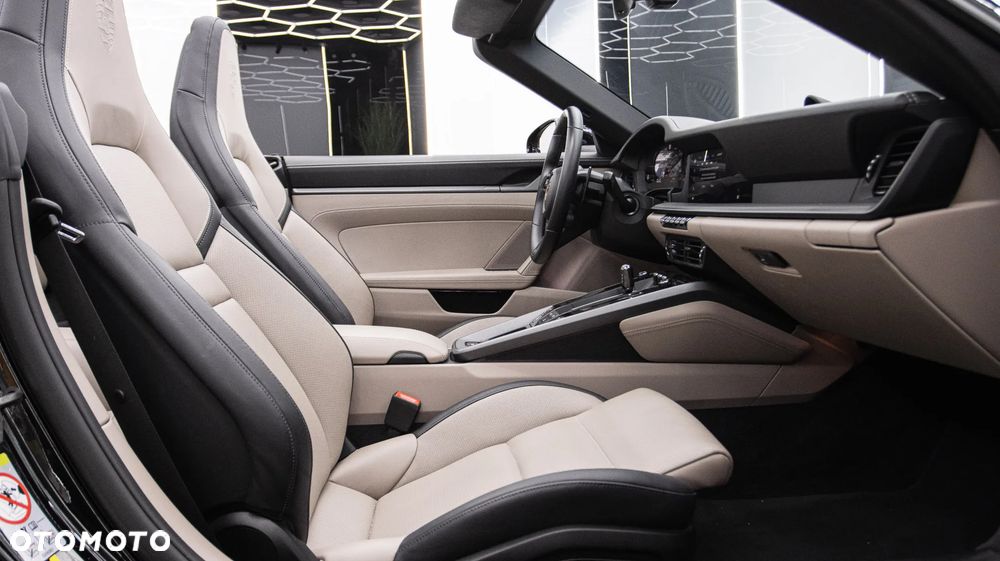 Porsche 911 Carrera PDK - 21