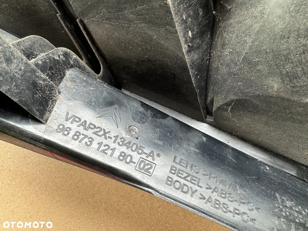 Lampa tylna lewa Citroen C4 II B7 HB 9687312180 - 5
