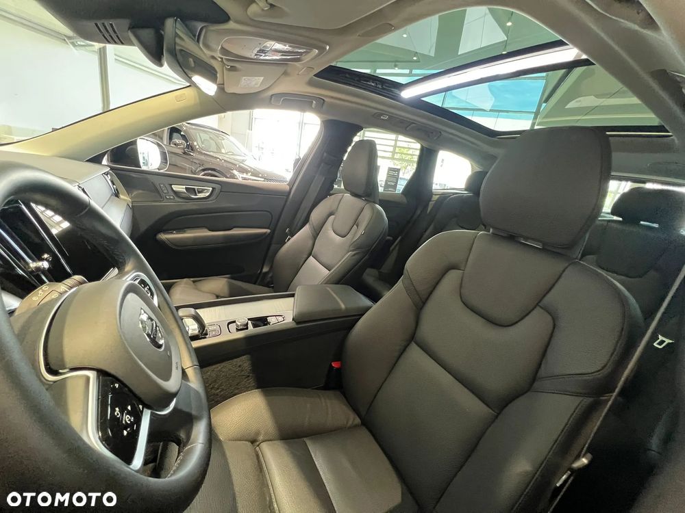 Volvo XC 60 B5 B AWD Plus Black Edition - 16