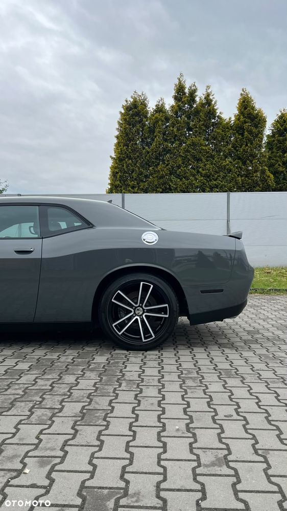 Dodge Challenger - 4