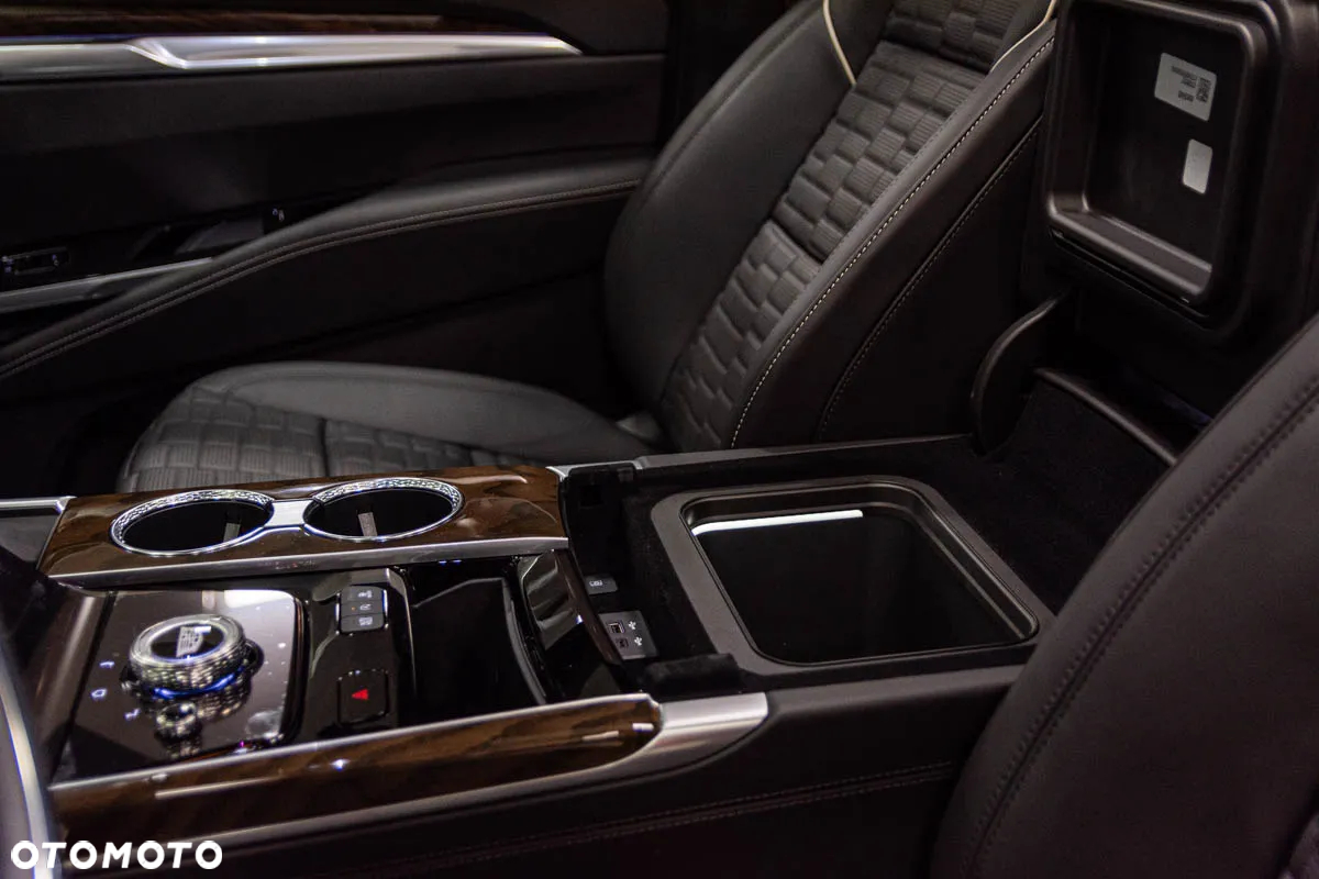 Cadillac Escalade - 11