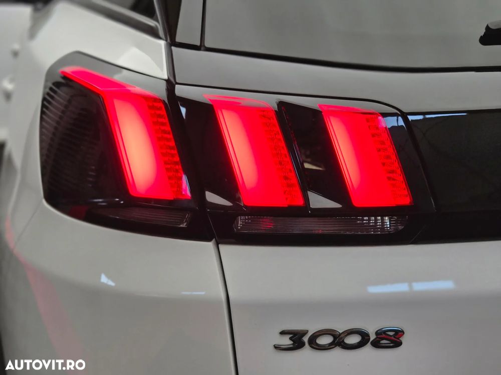 Peugeot 3008 1.2 PureTech Turbo S&S EAT6 Allure - 36