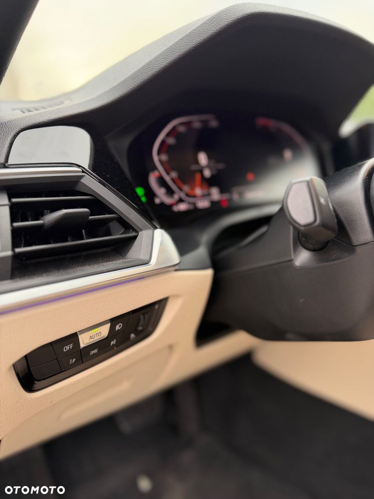 BMW Seria 3 330i xDrive Luxury Line - 14