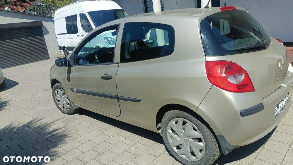 Renault Clio 1.4 16V Authentique - 9
