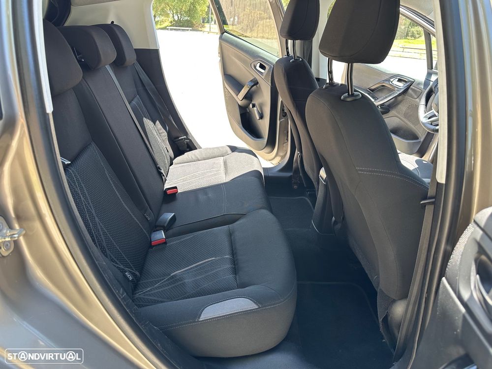 Peugeot 208 1.4 HDi Allure - 12