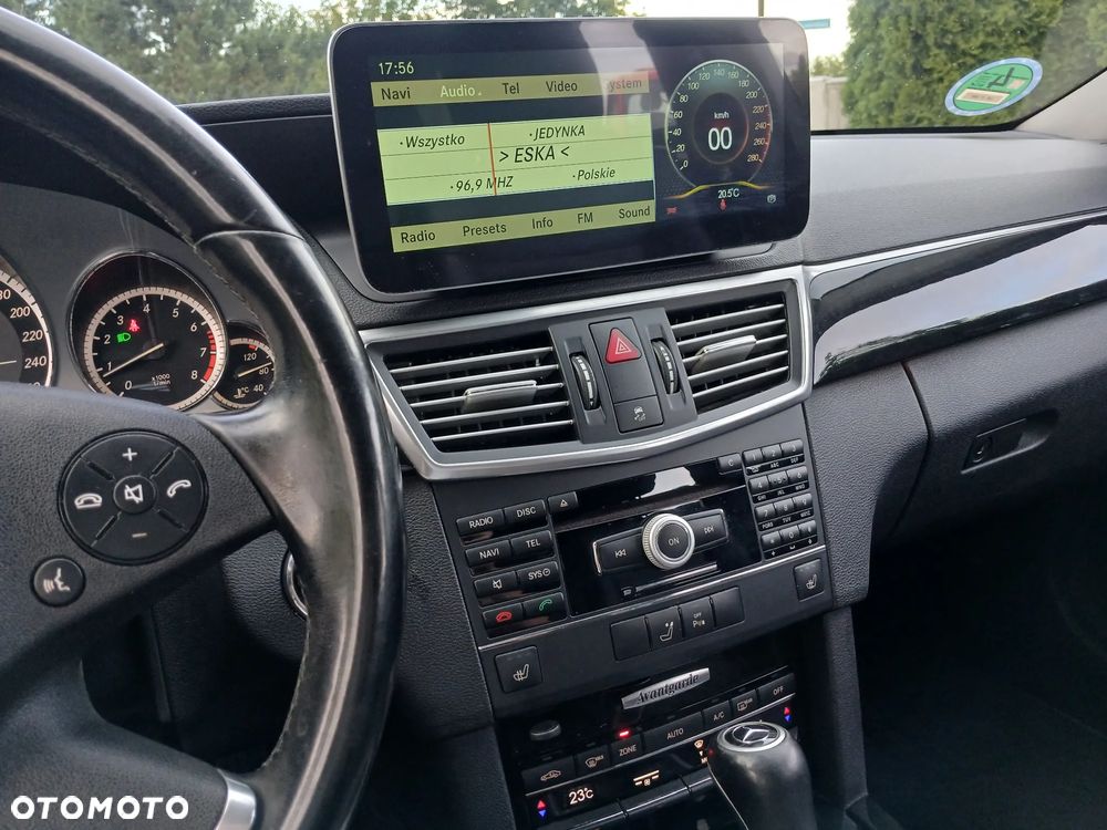 Mercedes-Benz Klasa E 200 T CGI BlueEFFICIENCY Automatik - 36