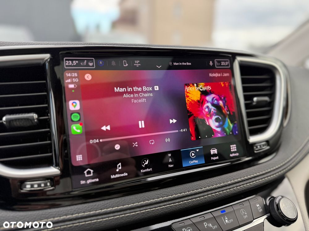 Chrysler Pacifica - 26