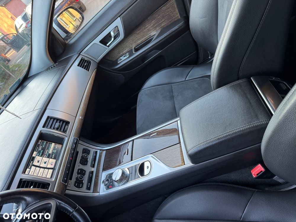 Jaguar XF 2.2 D Premium Luxury - 10