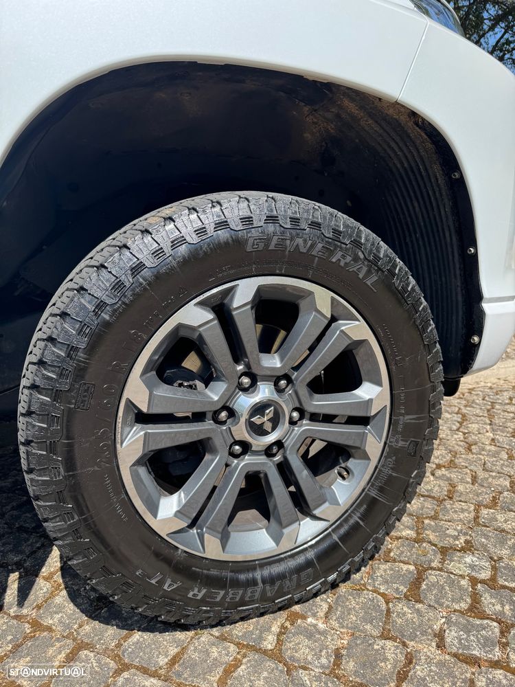 Mitsubishi L200 Pick Up 4x4 S&S Cabine Dupla Select - 17