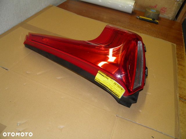 LAMPA TYLNA PRAWA VOLVO V40 XC40 - 5