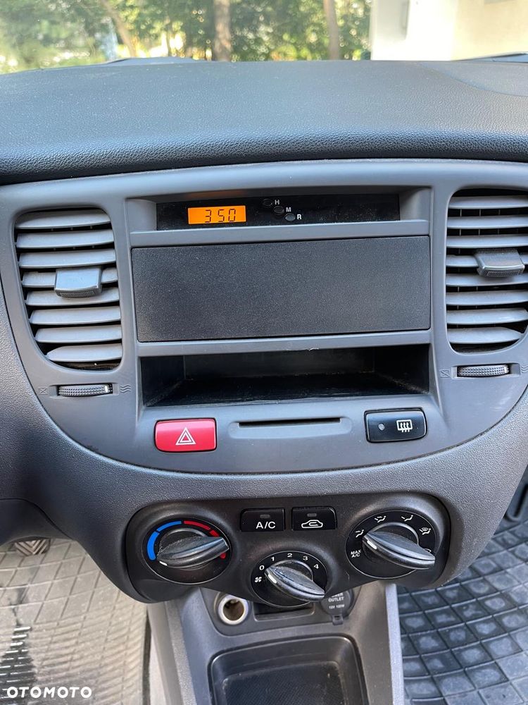 Kia Rio 1.4 Family - 11