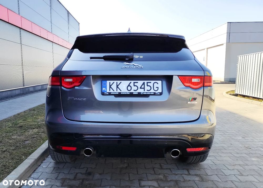 Jaguar F-Pace - 8