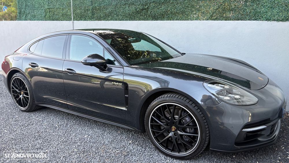 Porsche Panamera 4 E-Hybrid 10 Years Edition - 9