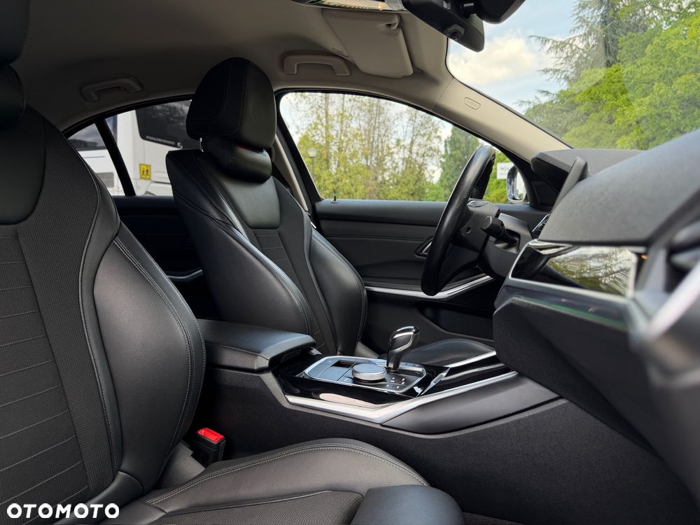 BMW Seria 3 330i Sport Line - 7