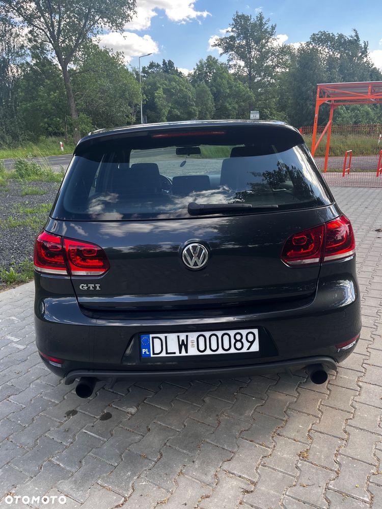 Volkswagen Golf - 6