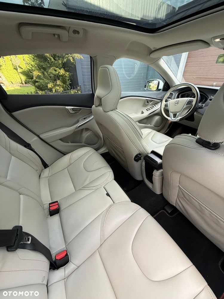 Volvo V40 Cross Country T4 Drive-E Ocean Race - 2