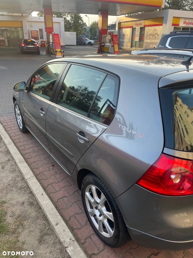 Volkswagen Golf - 5