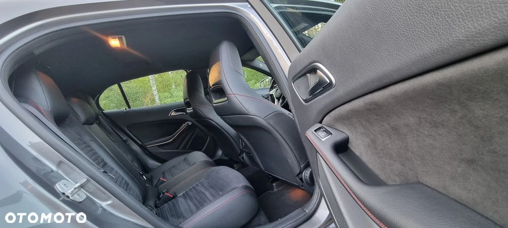 Mercedes-Benz GLA 250 4Matic 7G-DCT AMG Line - 27