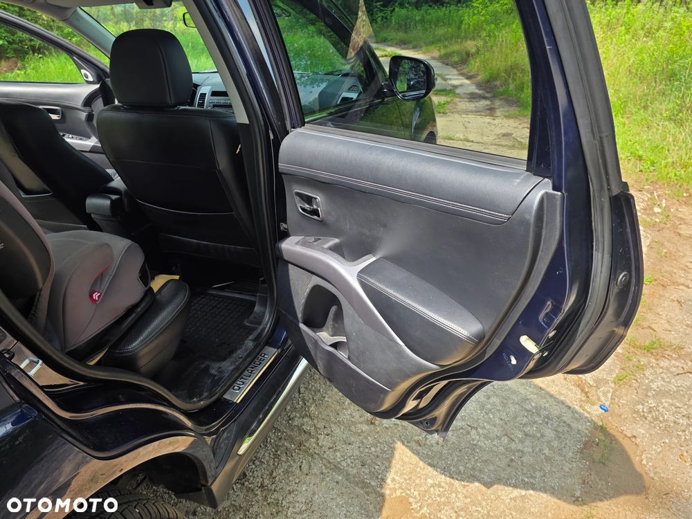 Mitsubishi Outlander - 14