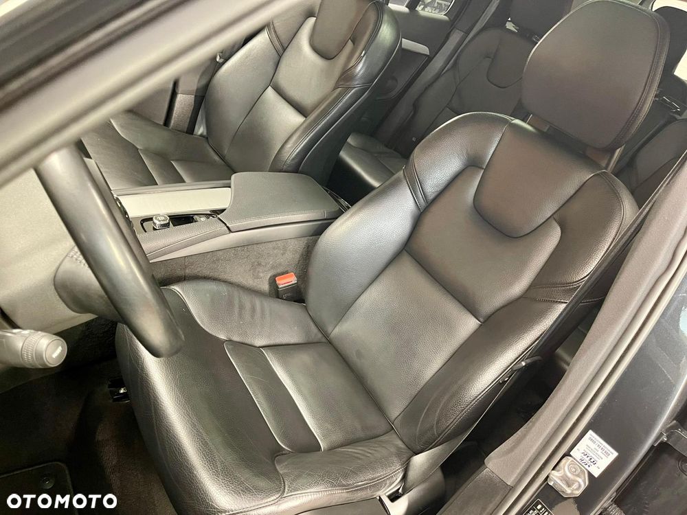 Volvo XC 90 D5 SCR AWD Momentum 7os - 21